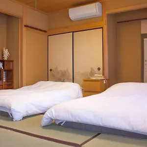 别墅 Huge Japanese House - Shibuya 22 Min Direct Train 山手線大塚站走路10分鐘，電車到池袋只要3分鐘，新宿12分鐘，日式獨棟民家風超級大大大房子！, 東京都